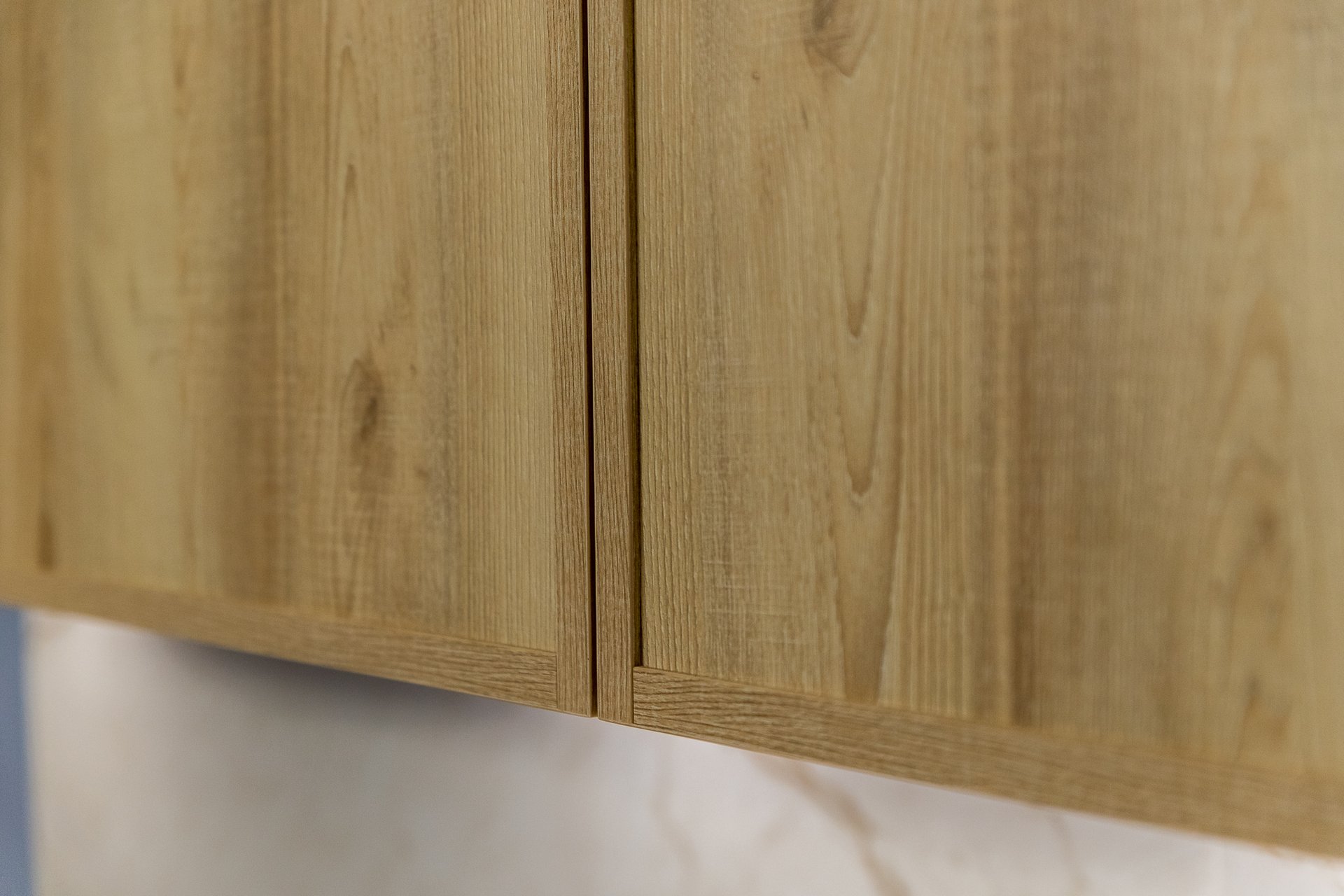 Front z uchwytem zacinanym na 33 stopnie - bezuchwytowy design